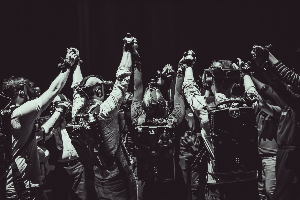 The Ubiquitous Body: Exploring Virtual Reality Art Through Embodied Cognition Theory